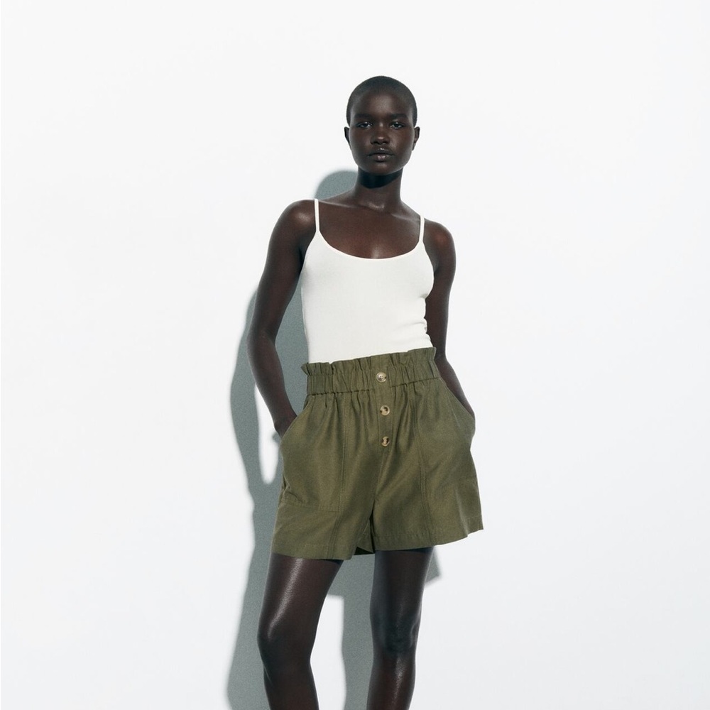 Lot of 2 pairs of Zara paper bag shorts.